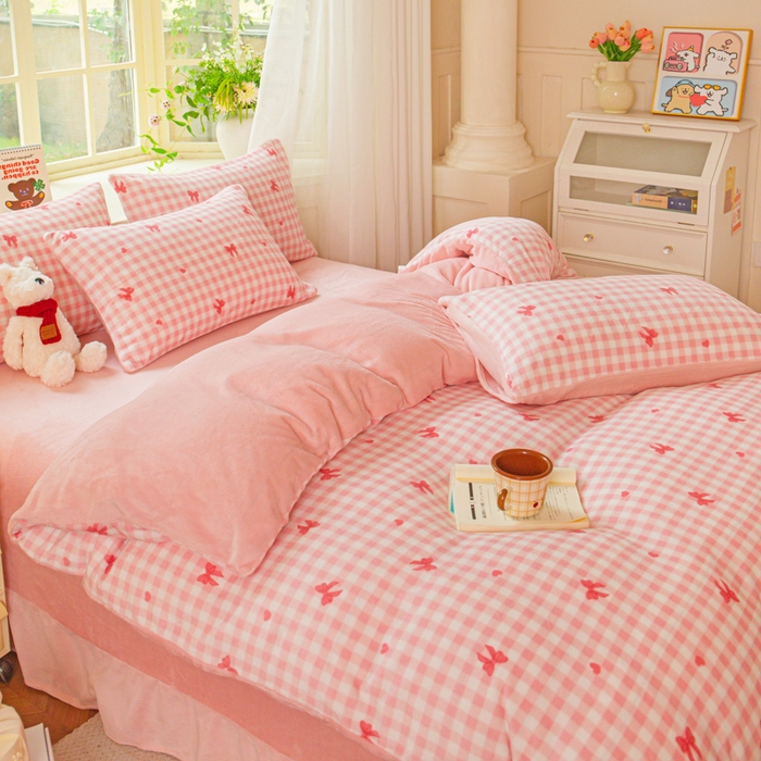 91家纺网 家纺一手货源 找家纺 斯卡诺家纺 2026新款小清新牛奶绒床盖四件套冬季加厚床盖四件套 洁美-粉