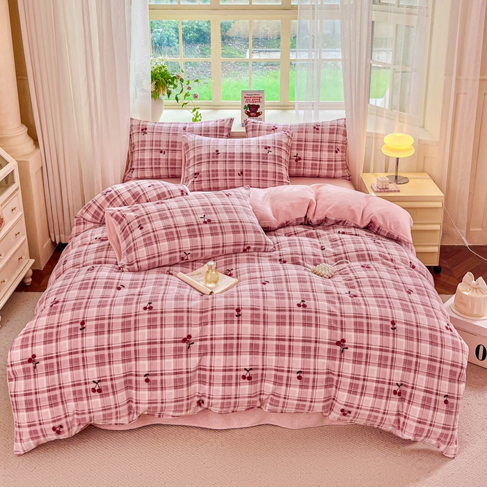 91家纺网 家纺一手货源 找家纺 斯卡诺家纺 2026新款小清新牛奶绒床盖四件套冬季加厚床盖四件套 乌梅子酱