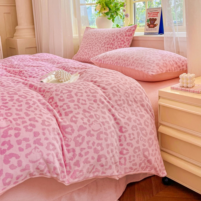 91家纺网 家纺一手货源 找家纺 斯卡诺家纺 2026新款小清新牛奶绒床盖四件套冬季加厚床盖四件套 小时代-粉