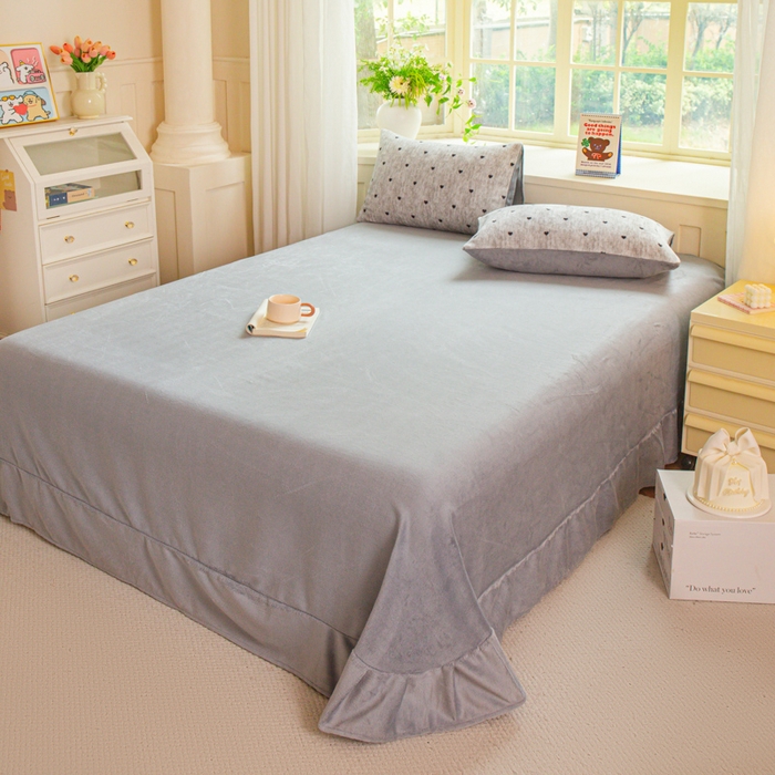 91家纺网 家纺一手货源 找家纺 斯卡诺家纺 2026新款小清新牛奶绒床盖四件套冬季加厚床盖四件套 灰爱心