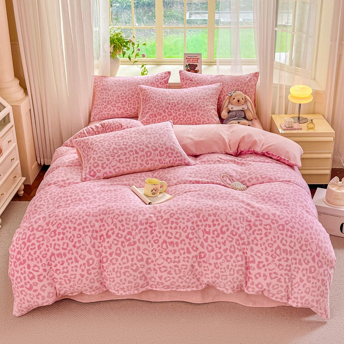 91家纺网 家纺一手货源 找家纺 斯卡诺家纺 2026新款小清新牛奶绒床盖四件套冬季加厚床盖四件套 小时代-粉