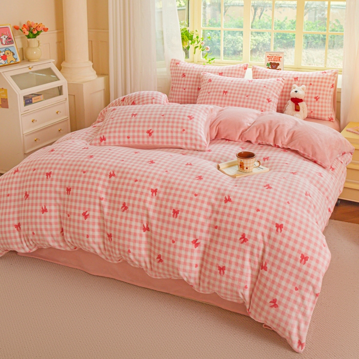 91家纺网 家纺一手货源 找家纺 斯卡诺家纺 2026新款小清新牛奶绒床盖四件套冬季加厚床盖四件套 洁美-粉