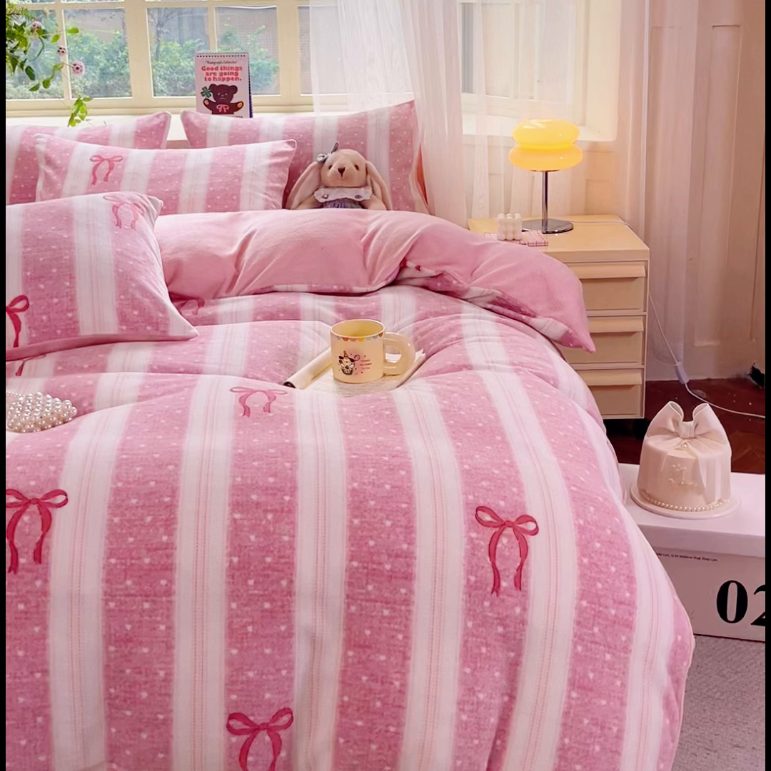 91家纺网 家纺一手货源 找家纺 斯卡诺家纺 2026新款小清新牛奶绒床盖四件套冬季加厚床盖四件套 蝶梦-粉