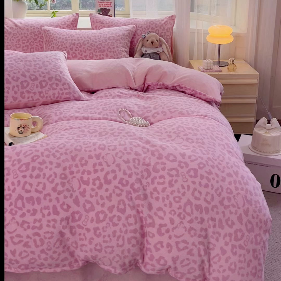 91家纺网 家纺一手货源 找家纺 斯卡诺家纺 2026新款小清新牛奶绒床盖四件套冬季加厚床盖四件套 小时代-粉