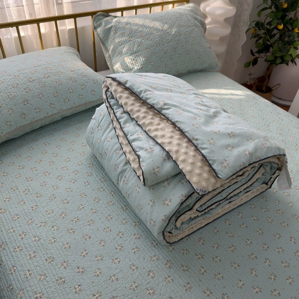 91家纺网 家纺一手货源 找家纺 （总）暖居 2026新款一面纯棉一面绒床盖+同款纯棉豆豆被跑量