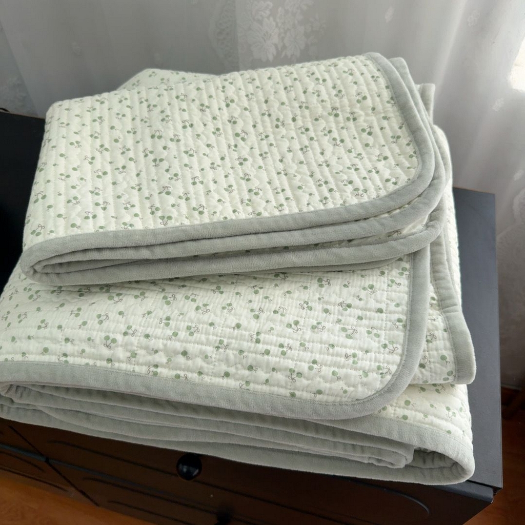 91家纺网 家纺一手货源 找家纺 暖居 2026新款一面纯棉一面绒床盖+同款纯棉豆豆被跑量 绿芽