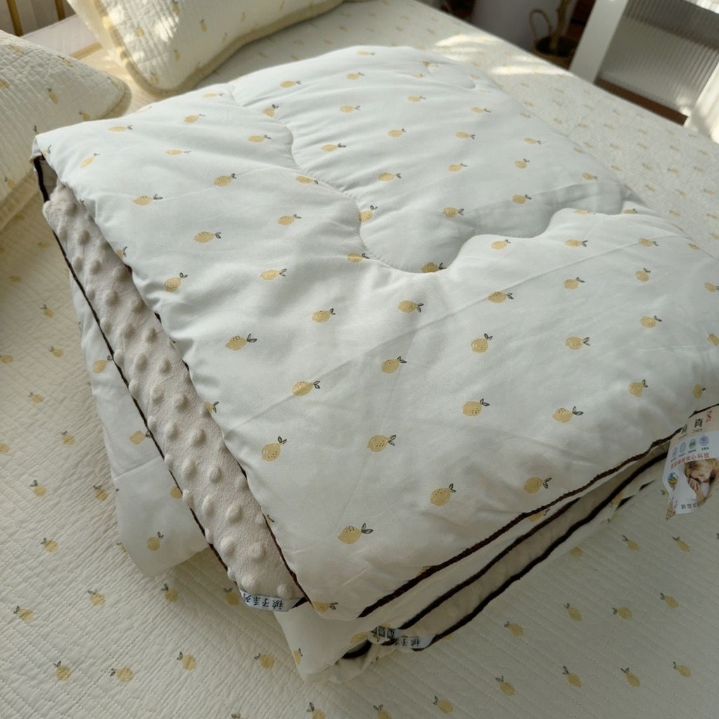 91家纺网 家纺一手货源 找家纺 暖居 2026新款一面纯棉一面绒床盖+同款纯棉豆豆被跑量 奶油波罗