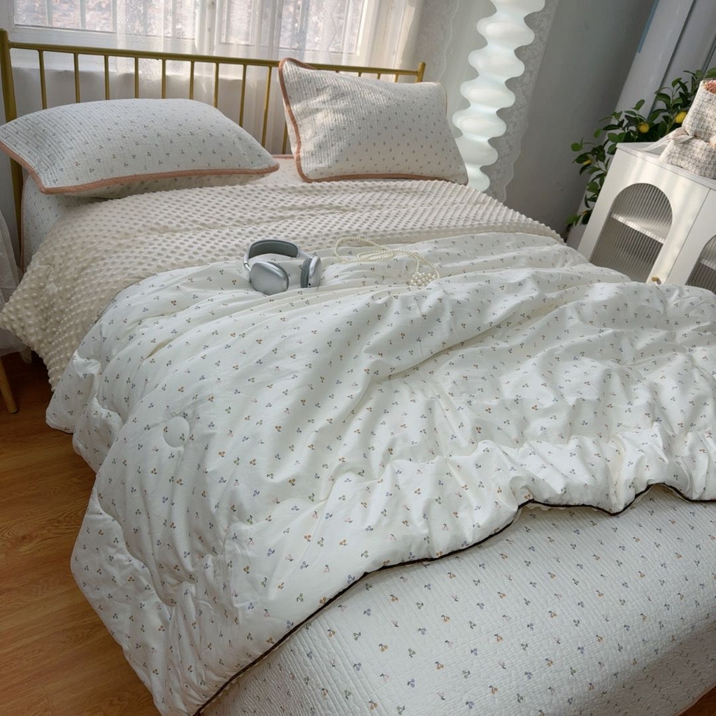 91家纺网 家纺一手货源 找家纺 暖居 2026新款一面纯棉一面绒床盖+同款纯棉豆豆被跑量 樱桃密果