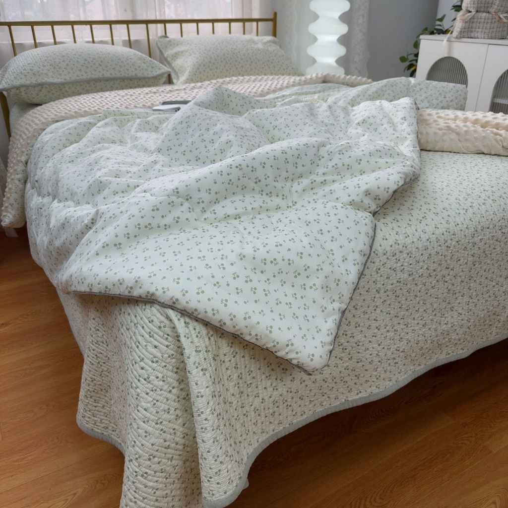 91家纺网 家纺一手货源 找家纺 暖居 2026新款一面纯棉一面绒床盖+同款纯棉豆豆被跑量 绿芽