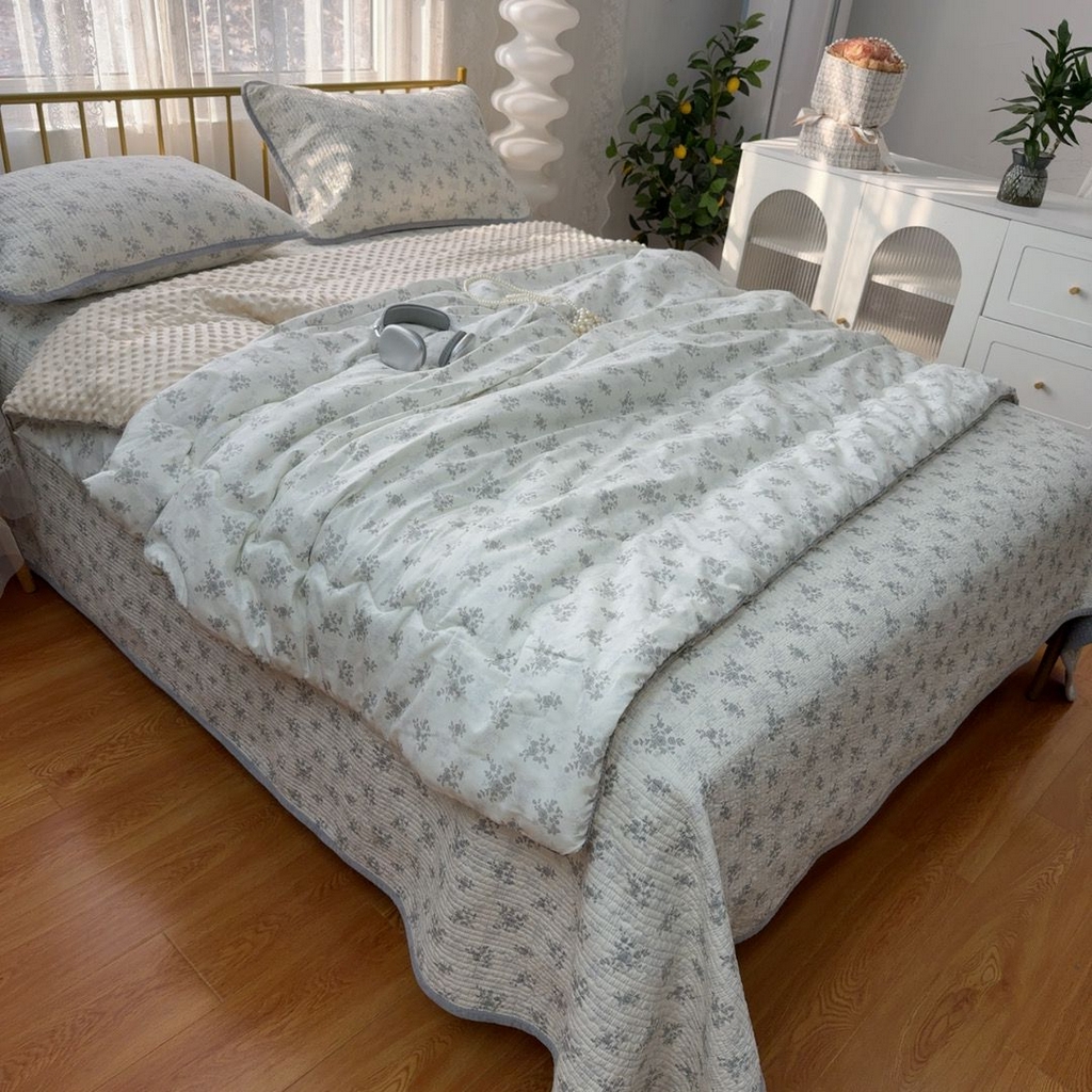 91家纺网 家纺一手货源 找家纺 暖居 2026新款一面纯棉一面绒床盖+同款纯棉豆豆被跑量 疏影