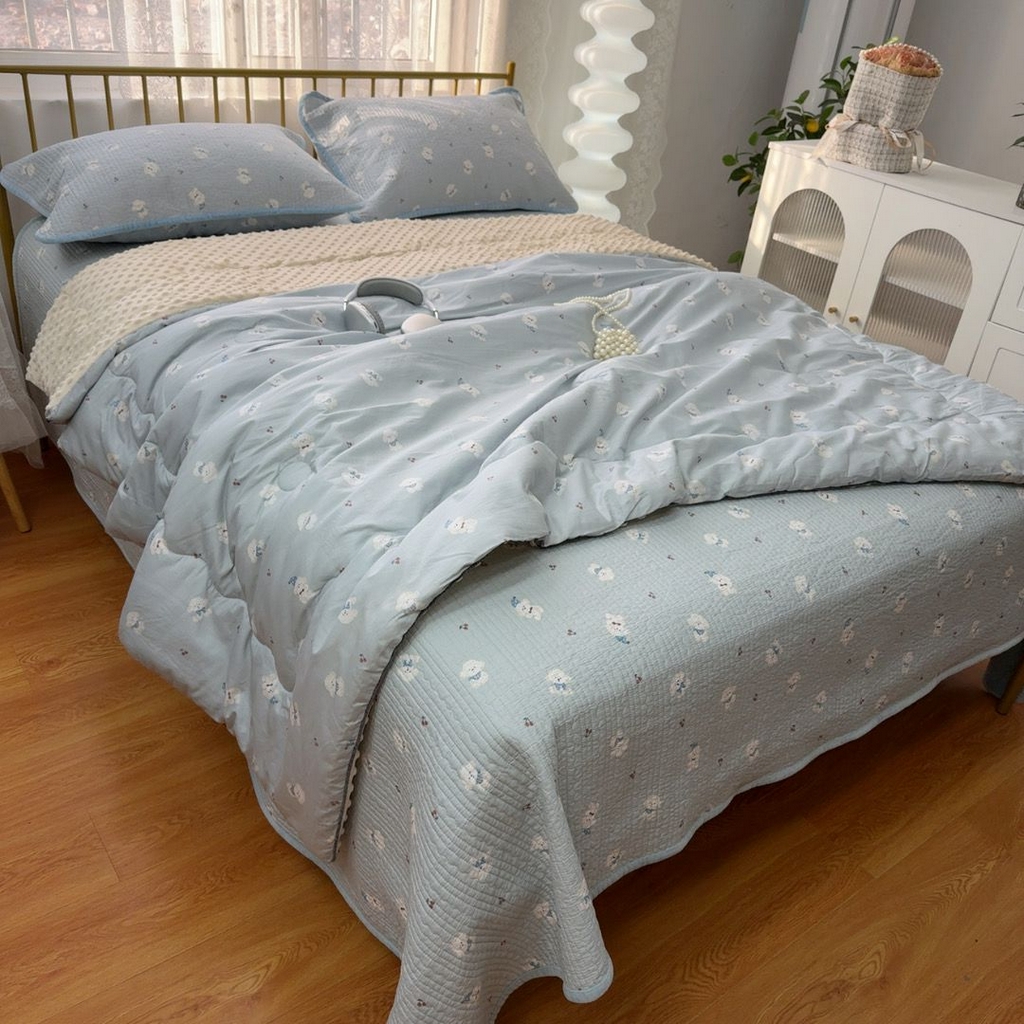 91家纺网 家纺一手货源 找家纺 暖居 2026新款一面纯棉一面绒床盖+同款纯棉豆豆被跑量 冰淇淋