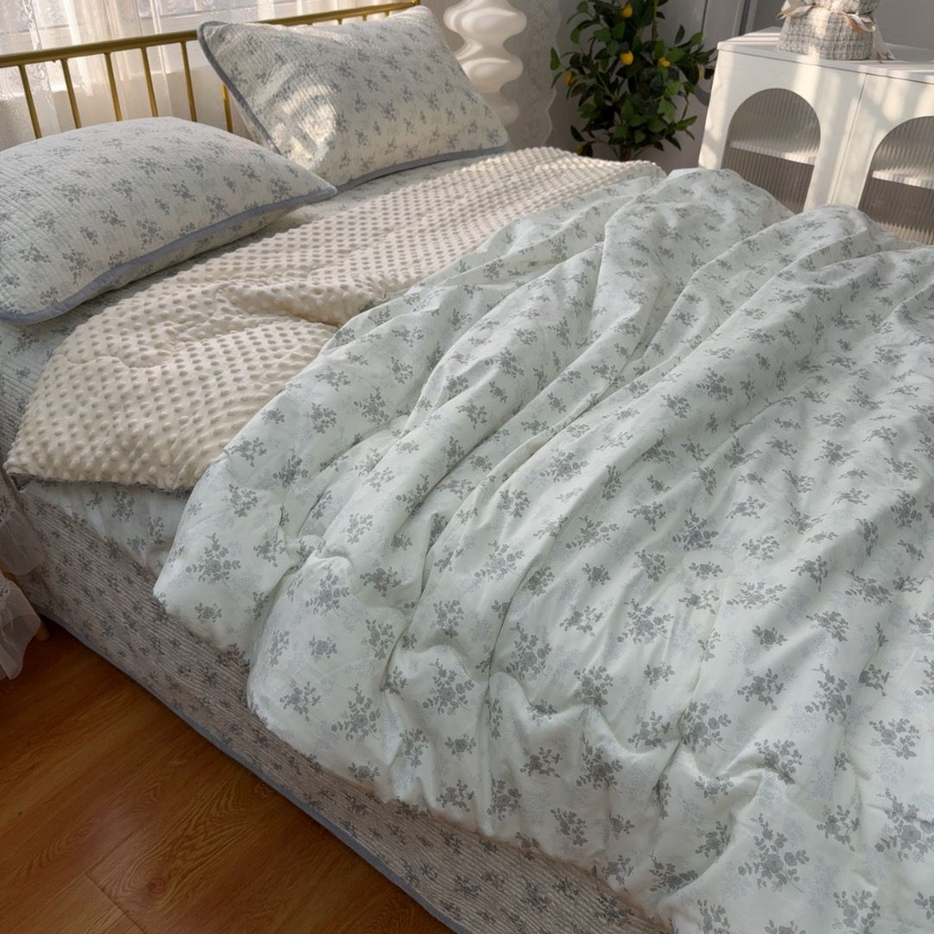 91家纺网 家纺一手货源 找家纺 暖居 2026新款一面纯棉一面绒床盖+同款纯棉豆豆被跑量 疏影