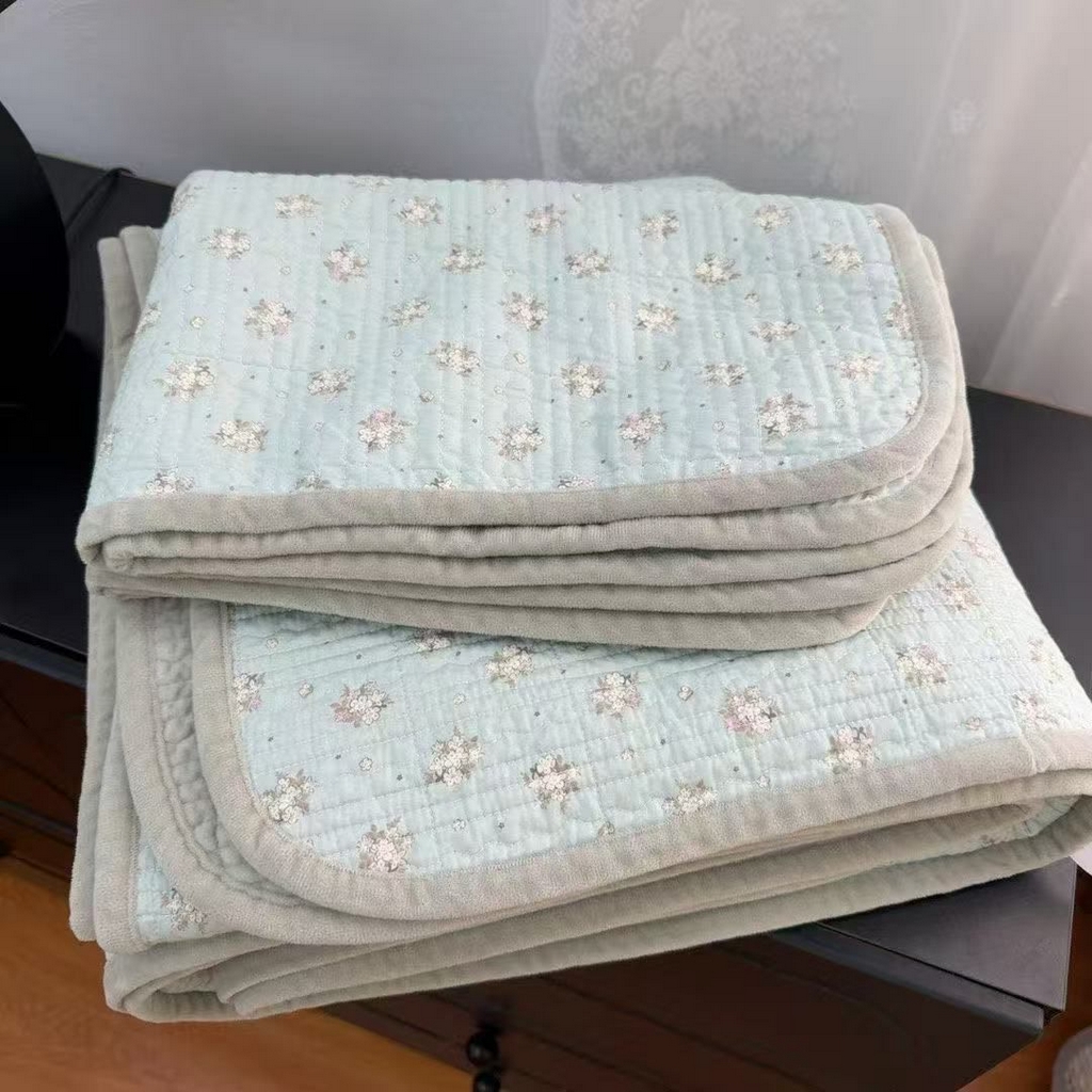 91家纺网 家纺一手货源 找家纺 暖居 2026新款一面纯棉一面绒床盖+同款纯棉豆豆被跑量 兰意