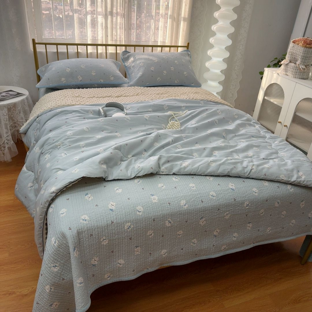 91家纺网 家纺一手货源 找家纺 暖居 2026新款一面纯棉一面绒床盖+同款纯棉豆豆被跑量 冰淇淋