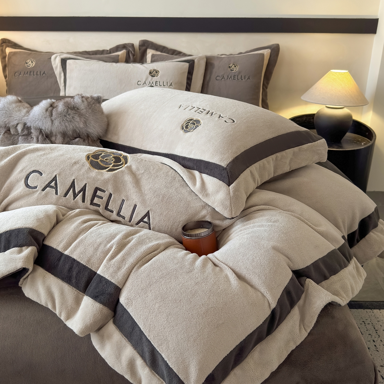 91家纺网 家纺一手货源 找家纺 （总）水云缦 2025新款双拼角牛奶绒绣花四件套系列