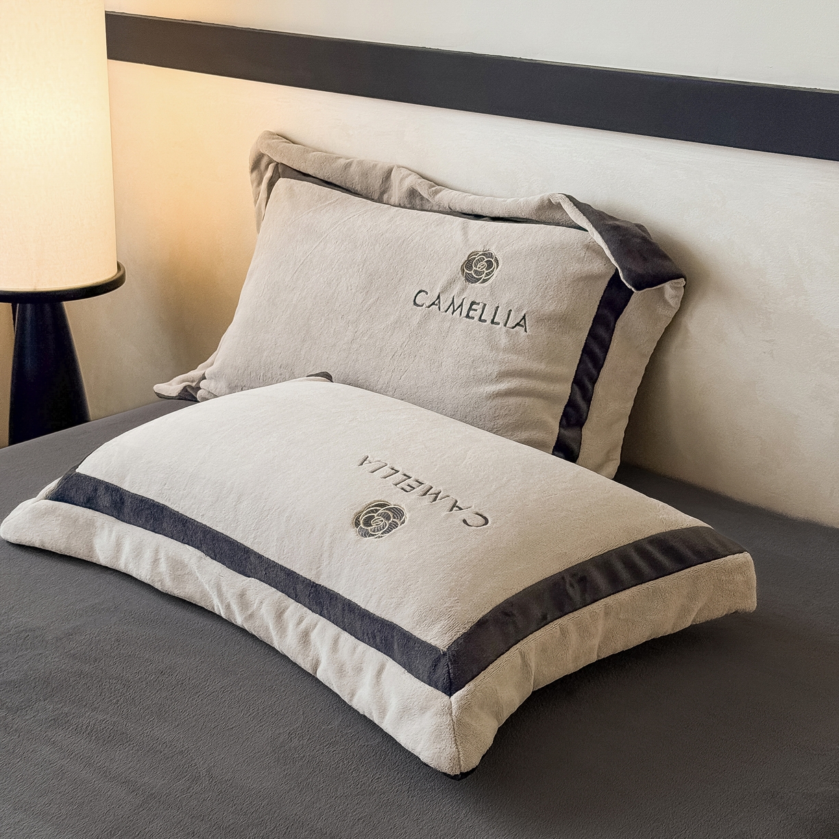 91家纺网 家纺一手货源 找家纺 （总）水云缦 2025新款双拼角牛奶绒绣花四件套系列