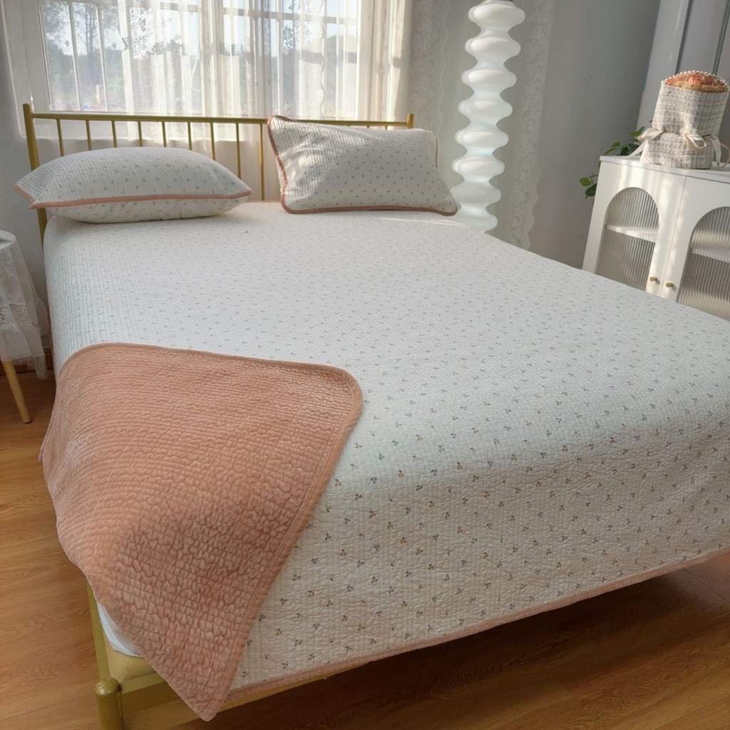 91家纺网 家纺一手货源 找家纺 暖居 2026新款一面纯棉一面绒床盖+同款纯棉豆豆被跑量 樱桃密果