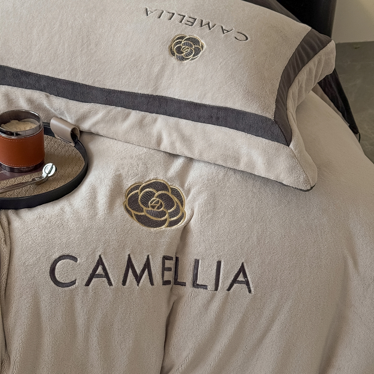 91家纺网 家纺一手货源 找家纺 （总）水云缦 2025新款双拼角牛奶绒绣花四件套系列