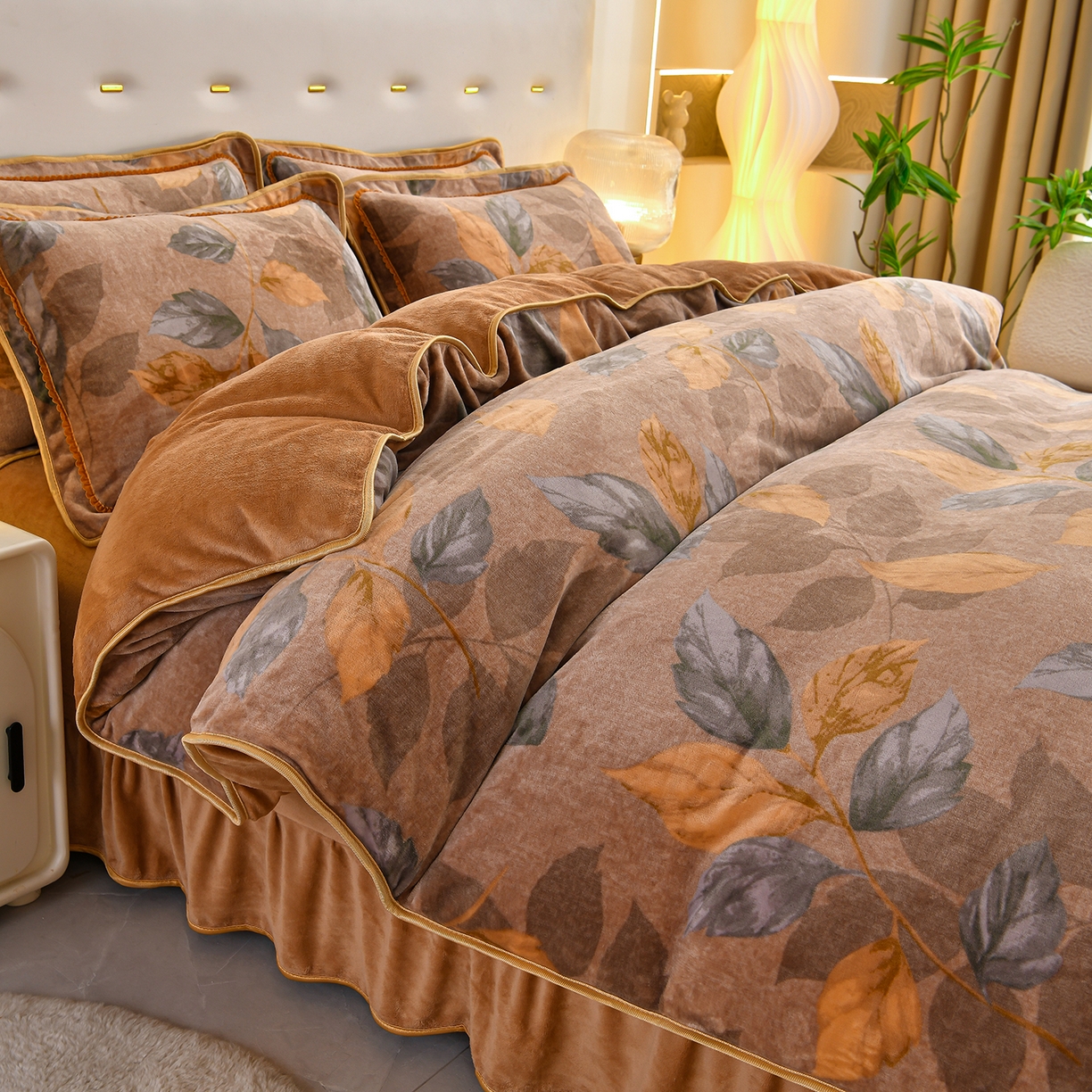 91家纺网 家纺一手货源 找家纺 沐星纪（美得佳）布业 2025新款加厚牛奶绒印花四件套 叶舞绒华-咖