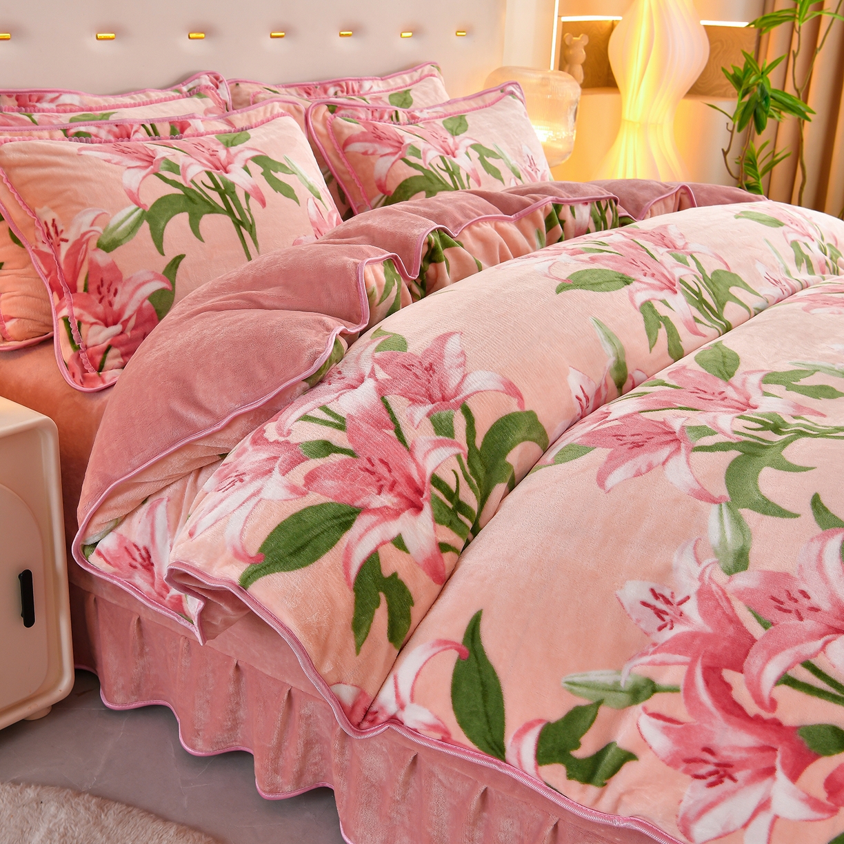 91家纺网 家纺一手货源 找家纺 沐星纪（美得佳）布业 2025新款加厚牛奶绒印花四件套 粉黛胭脂