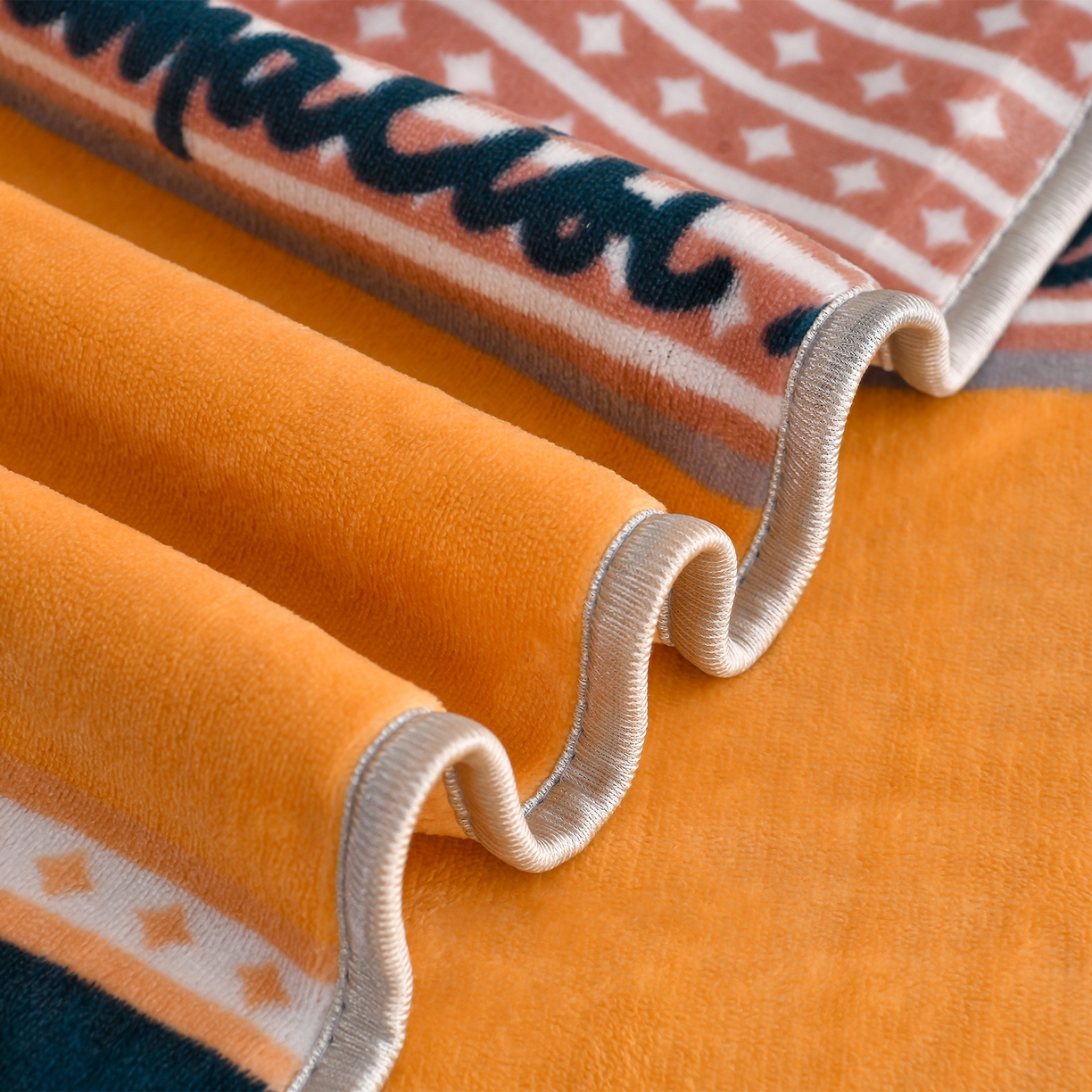 91家纺网 家纺一手货源 找家纺 沐星纪（美得佳）布业 2025新款加厚牛奶绒印花四件套 简爱