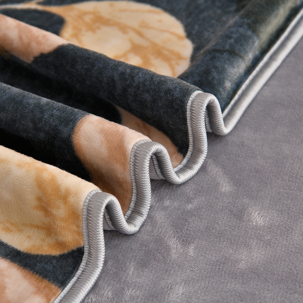 91家纺网 家纺一手货源 找家纺 沐星纪（美得佳）布业 2025新款加厚牛奶绒印花四件套 叶舞绒华-灰