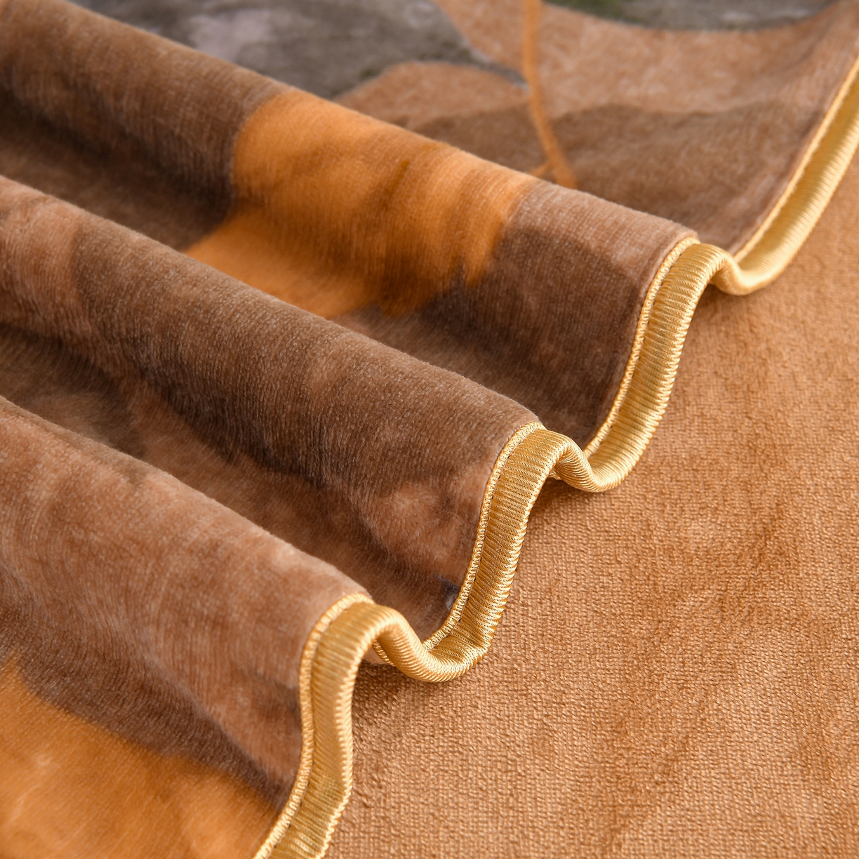 91家纺网 家纺一手货源 找家纺 沐星纪（美得佳）布业 2025新款加厚牛奶绒印花四件套 叶舞绒华-咖