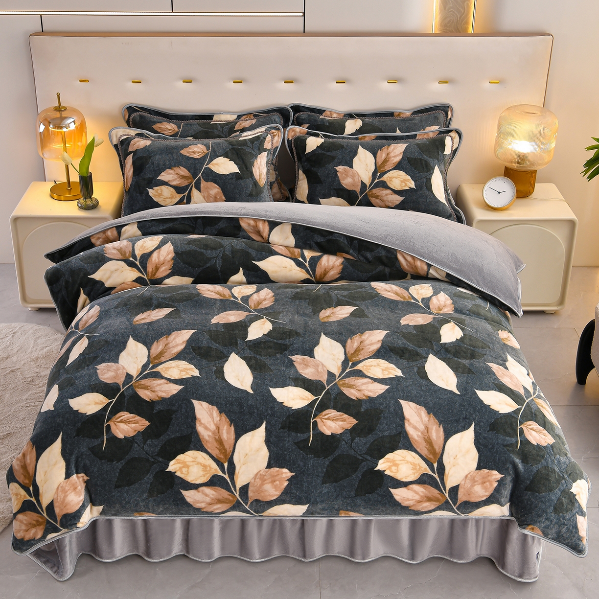 91家纺网 家纺一手货源 找家纺 沐星纪（美得佳）布业 2025新款加厚牛奶绒印花四件套 叶舞绒华-灰