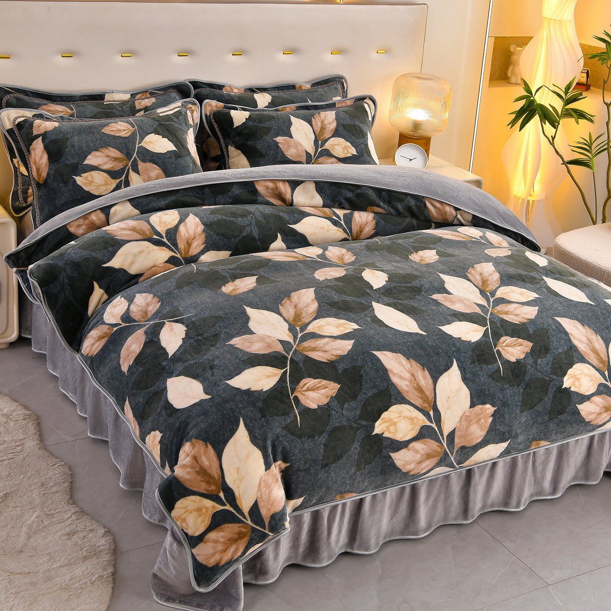 91家纺网 家纺一手货源 找家纺 沐星纪（美得佳）布业 2025新款加厚牛奶绒印花四件套 叶舞绒华-灰