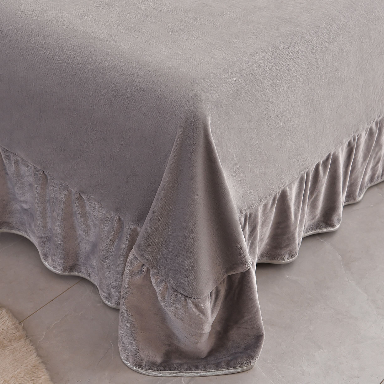 91家纺网 家纺一手货源 找家纺 沐星纪（美得佳）布业 2025新款加厚牛奶绒印花四件套 叶舞绒华-灰