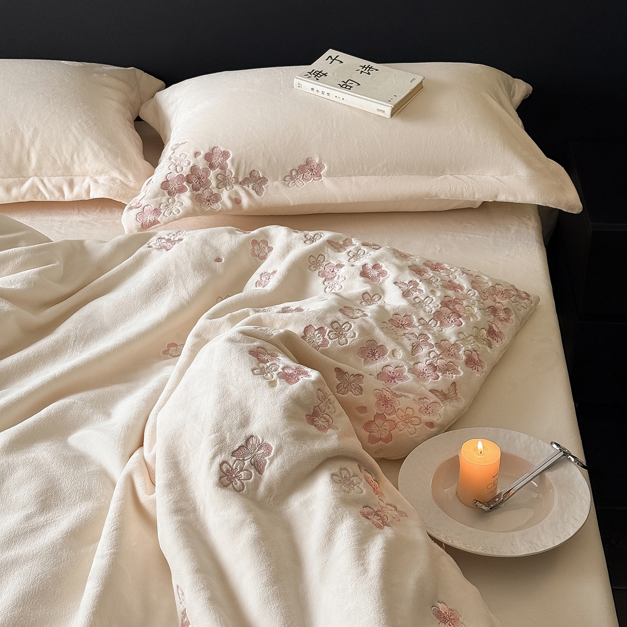 91家纺网 家纺一手货源 找家纺 （总）水云缦 2025新款230克全消光牛奶绒绣花四件套-樱花系列