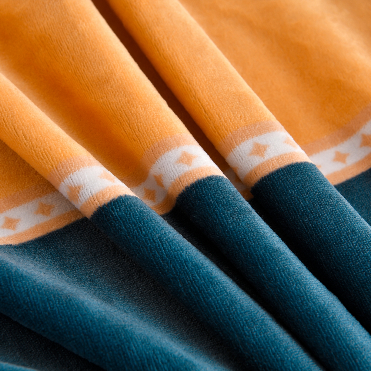 91家纺网 家纺一手货源 找家纺 沐星纪（美得佳）布业 2025新款加厚牛奶绒印花四件套 简爱