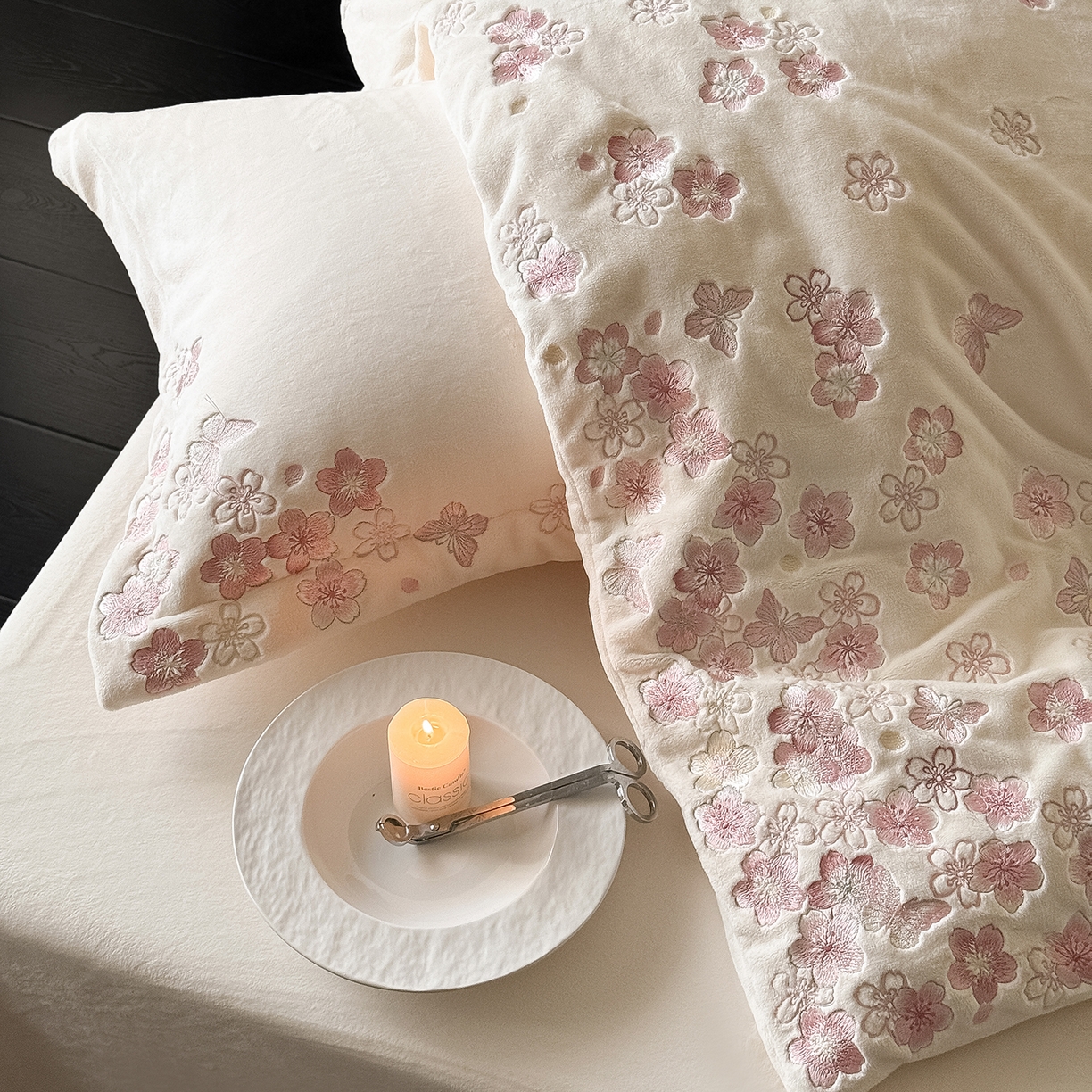 91家纺网 家纺一手货源 找家纺 （总）水云缦 2025新款230克全消光牛奶绒绣花四件套-樱花系列