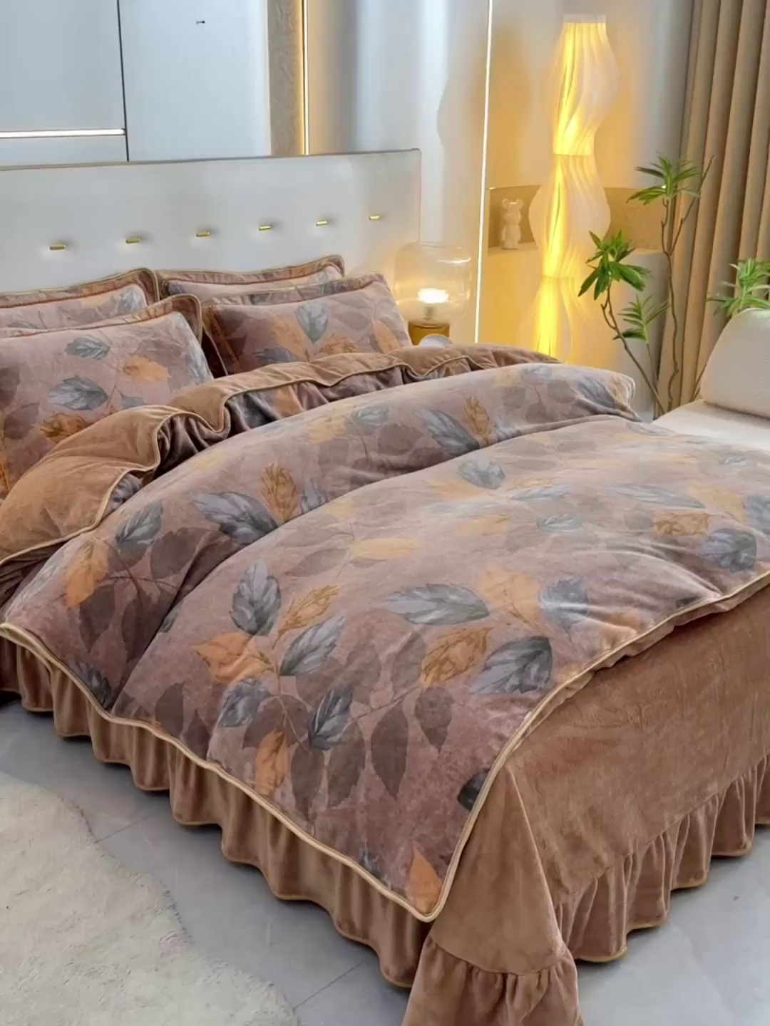 91家纺网 家纺一手货源 找家纺 沐星纪（美得佳）布业 2025新款加厚牛奶绒印花四件套 叶舞绒华-咖