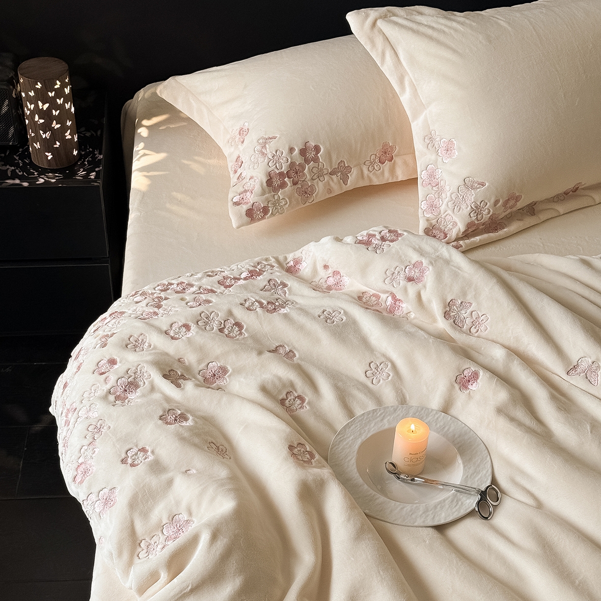 91家纺网 家纺一手货源 找家纺 （总）水云缦 2025新款230克全消光牛奶绒绣花四件套-樱花系列