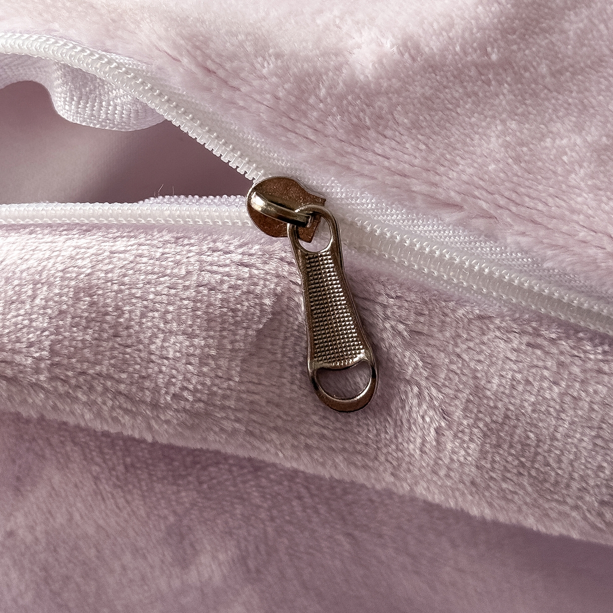 91家纺网 家纺一手货源 找家纺 水云缦 2025新款230克全消光牛奶绒绣花四件套-樱花系列 樱花-浅紫