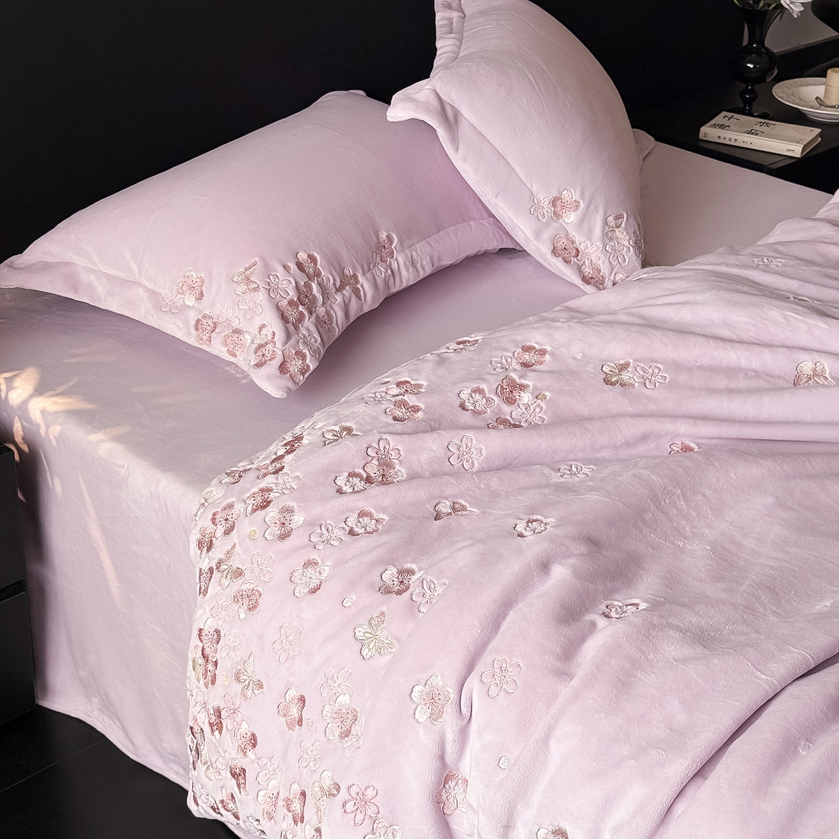 水云缦 2025新款230克全消光牛奶绒绣花四件套-樱花系列 樱花-浅紫