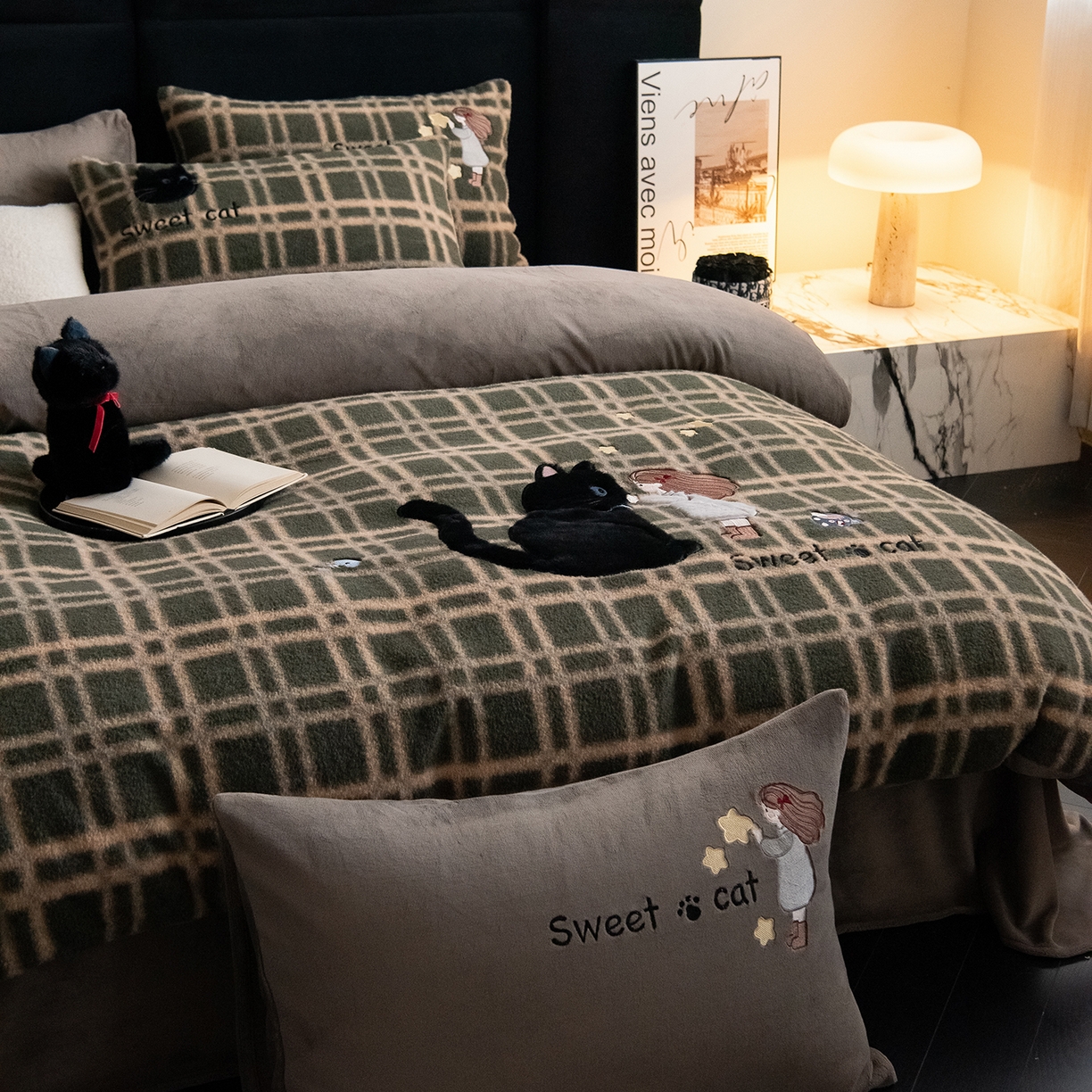 91家纺网 家纺一手货源 找家纺 水云缦 2025新款仿羊绒牛奶绒贴布绣四件套-甜蜜喵 甜蜜喵-绿格