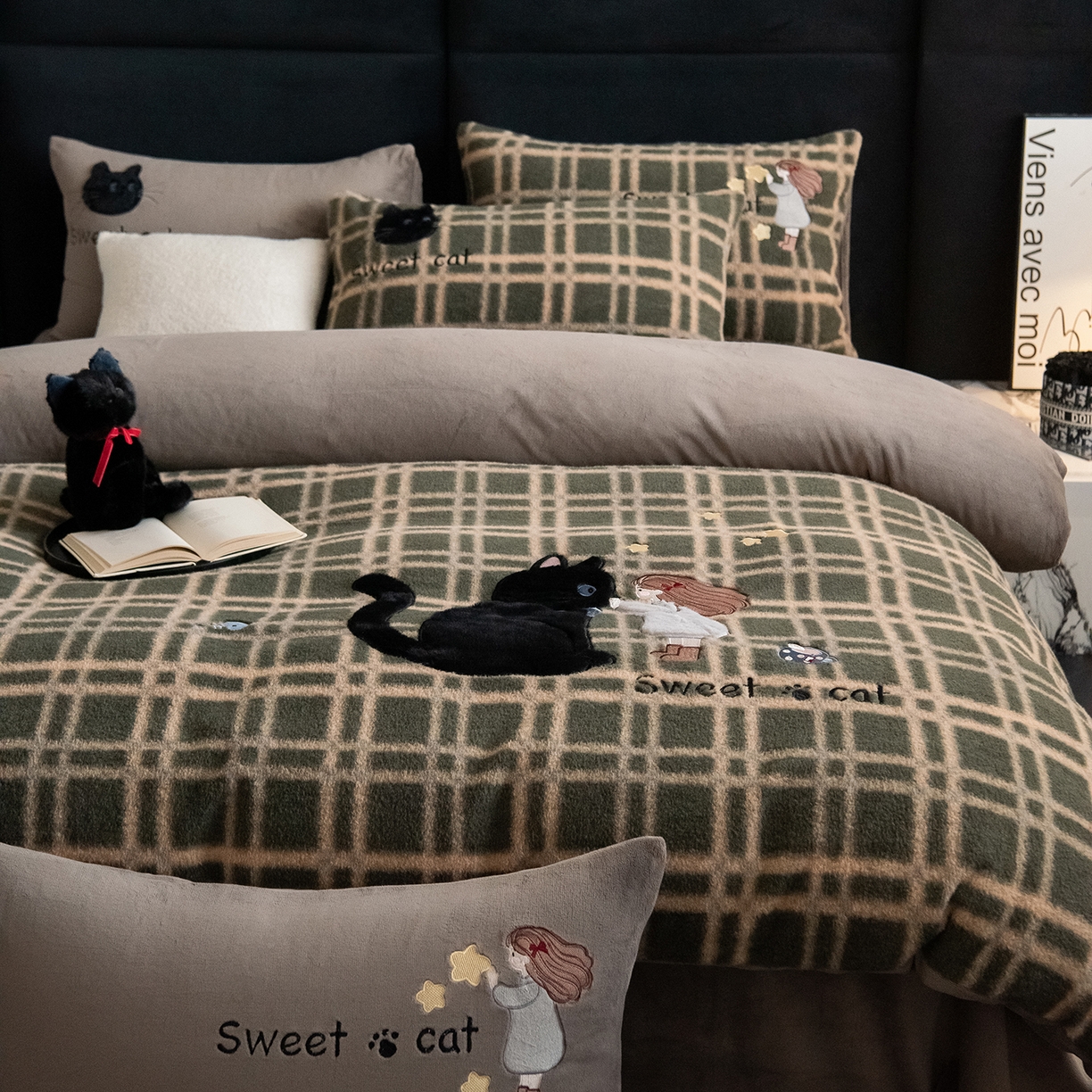 91家纺网 家纺一手货源 找家纺 水云缦 2025新款仿羊绒牛奶绒贴布绣四件套-甜蜜喵 甜蜜喵-绿格