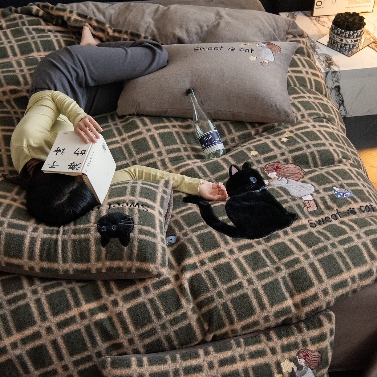 91家纺网 家纺一手货源 找家纺 水云缦 2025新款仿羊绒牛奶绒贴布绣四件套-甜蜜喵 甜蜜喵-绿格