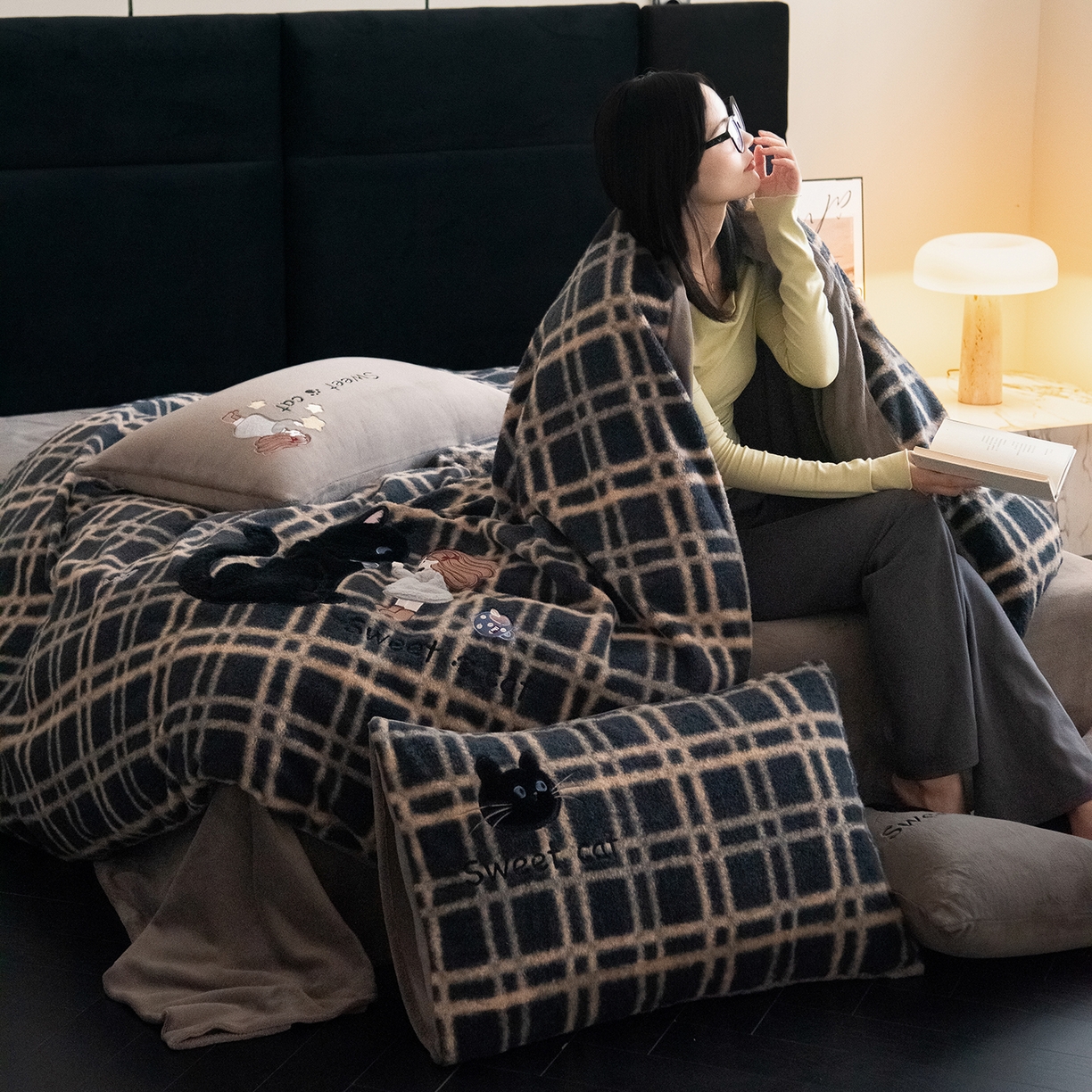 91家纺网 家纺一手货源 找家纺 水云缦 2025新款仿羊绒牛奶绒贴布绣四件套-甜蜜喵 甜蜜喵-灰格