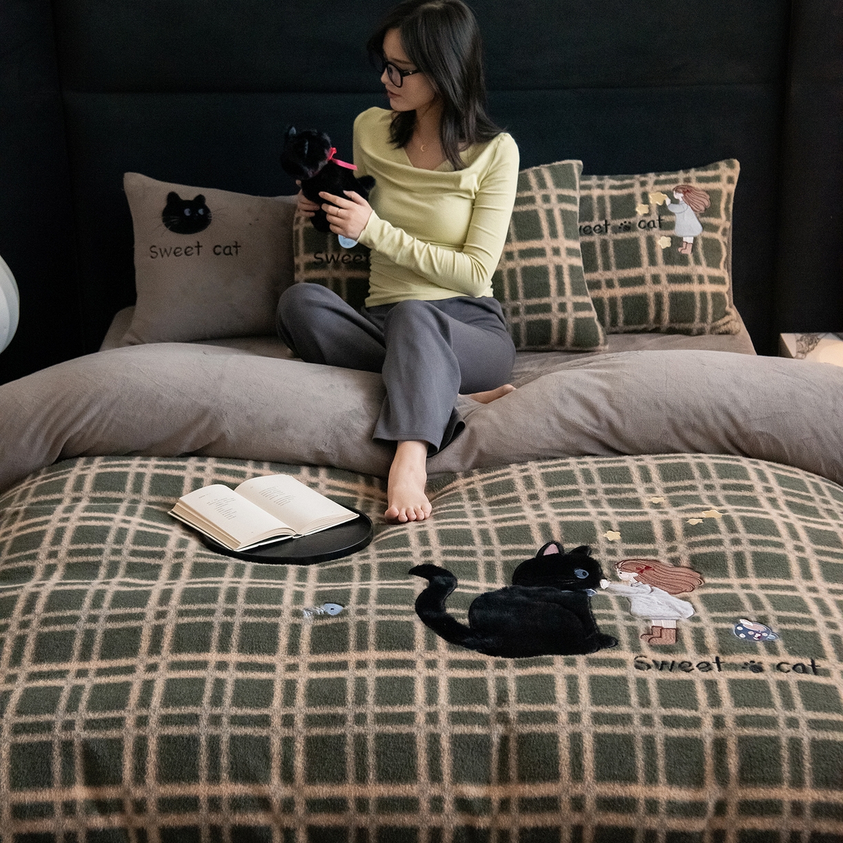 91家纺网 家纺一手货源 找家纺 水云缦 2025新款仿羊绒牛奶绒贴布绣四件套-甜蜜喵 甜蜜喵-绿格