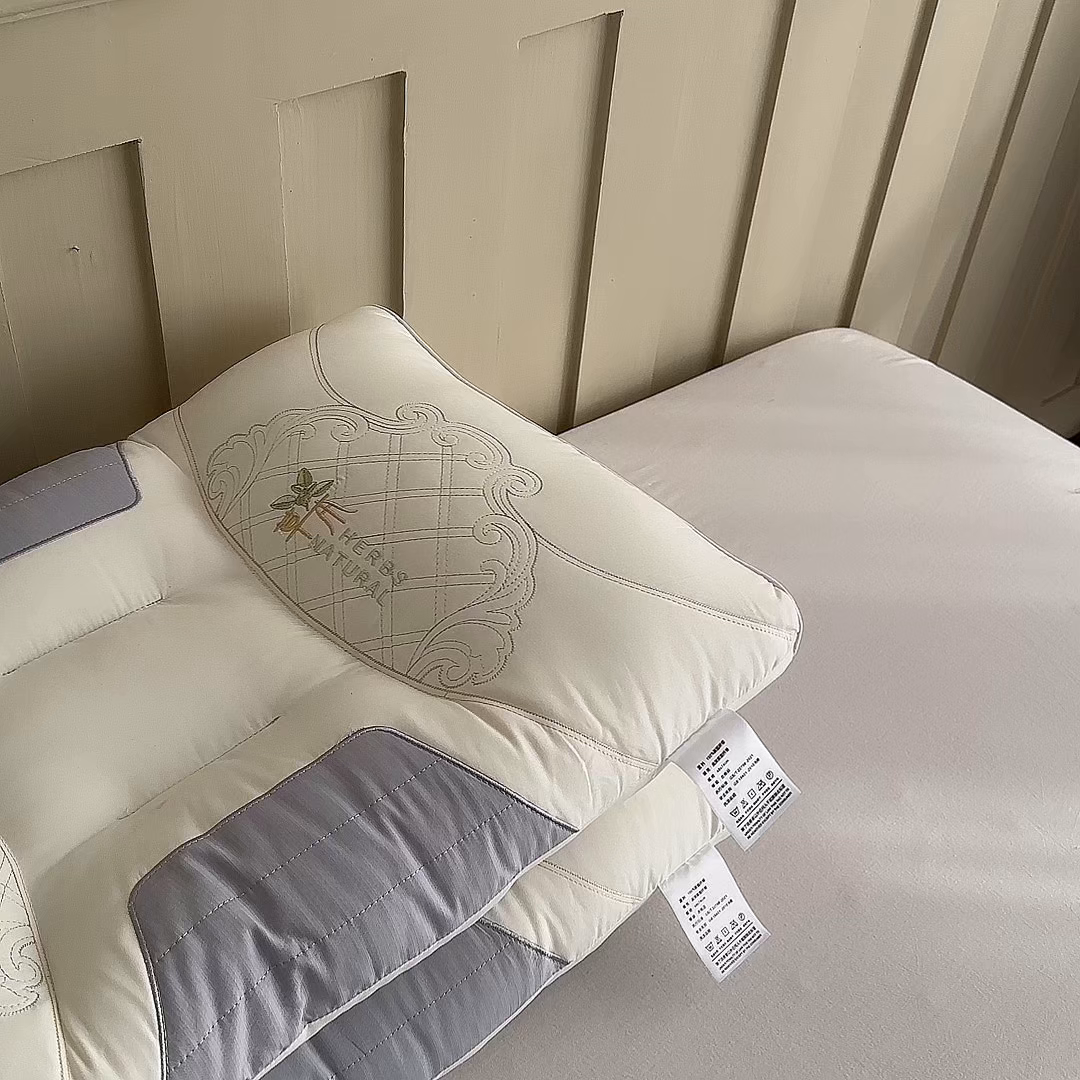 91家纺网 家纺一手货源 找家纺 （总）她喜爱枕芯 2025新款草本亲肤安睡枕枕头枕芯