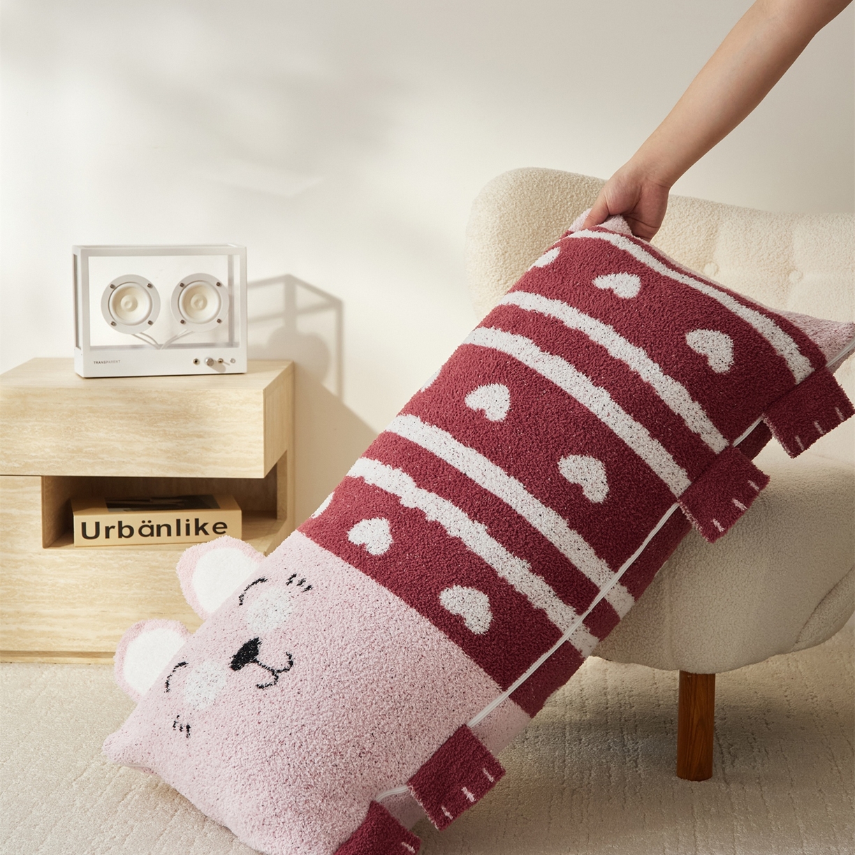 91家纺网 家纺一手货源 找家纺 暖绵绵家纺 2025新款半边绒比丘兔抱枕（最低零售价：153元） 比丘兔-粉色