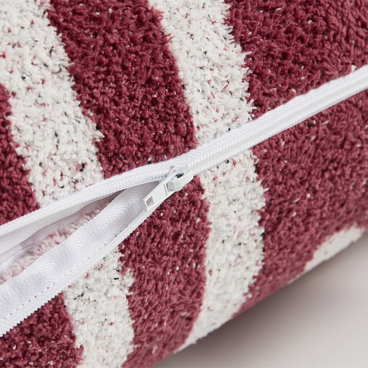 91家纺网 家纺一手货源 找家纺 暖绵绵家纺 2025新款半边绒比丘兔抱枕（最低零售价：153元） 比丘兔-粉色