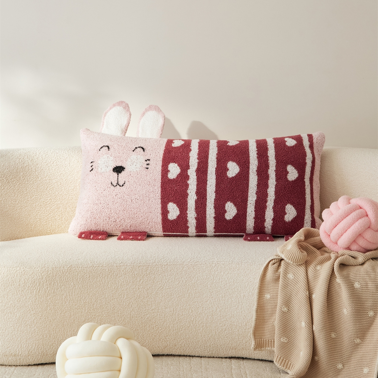 91家纺网 家纺一手货源 找家纺 暖绵绵家纺 2025新款半边绒比丘兔抱枕（最低零售价：153元） 比丘兔-粉色