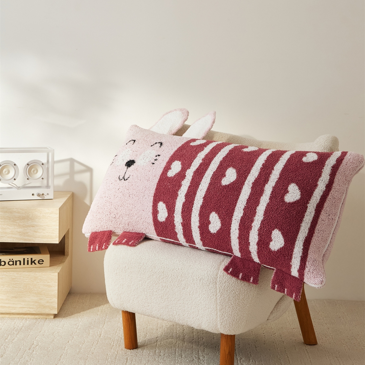 91家纺网 家纺一手货源 找家纺 暖绵绵家纺 2025新款半边绒比丘兔抱枕（最低零售价：153元） 比丘兔-粉色