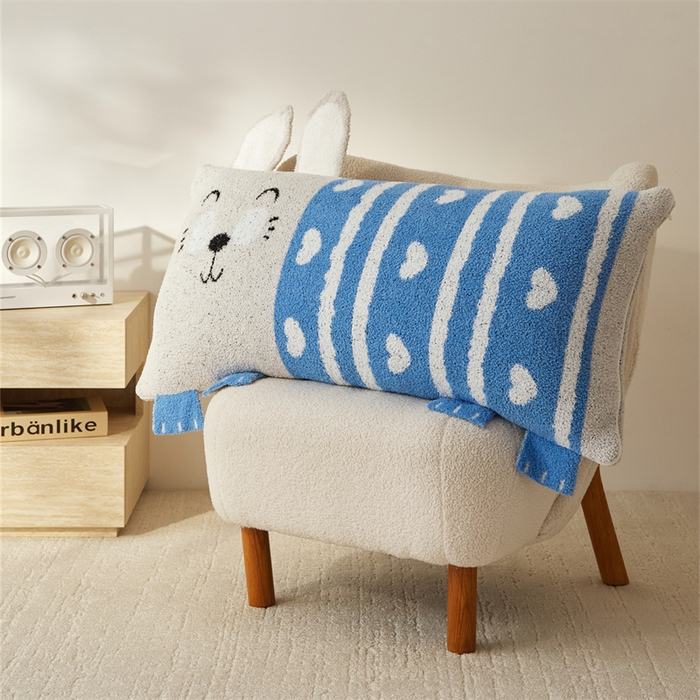 91家纺网 家纺一手货源 找家纺 暖绵绵家纺 2025新款半边绒比丘兔抱枕（最低零售价：153元） 比丘兔-蓝色