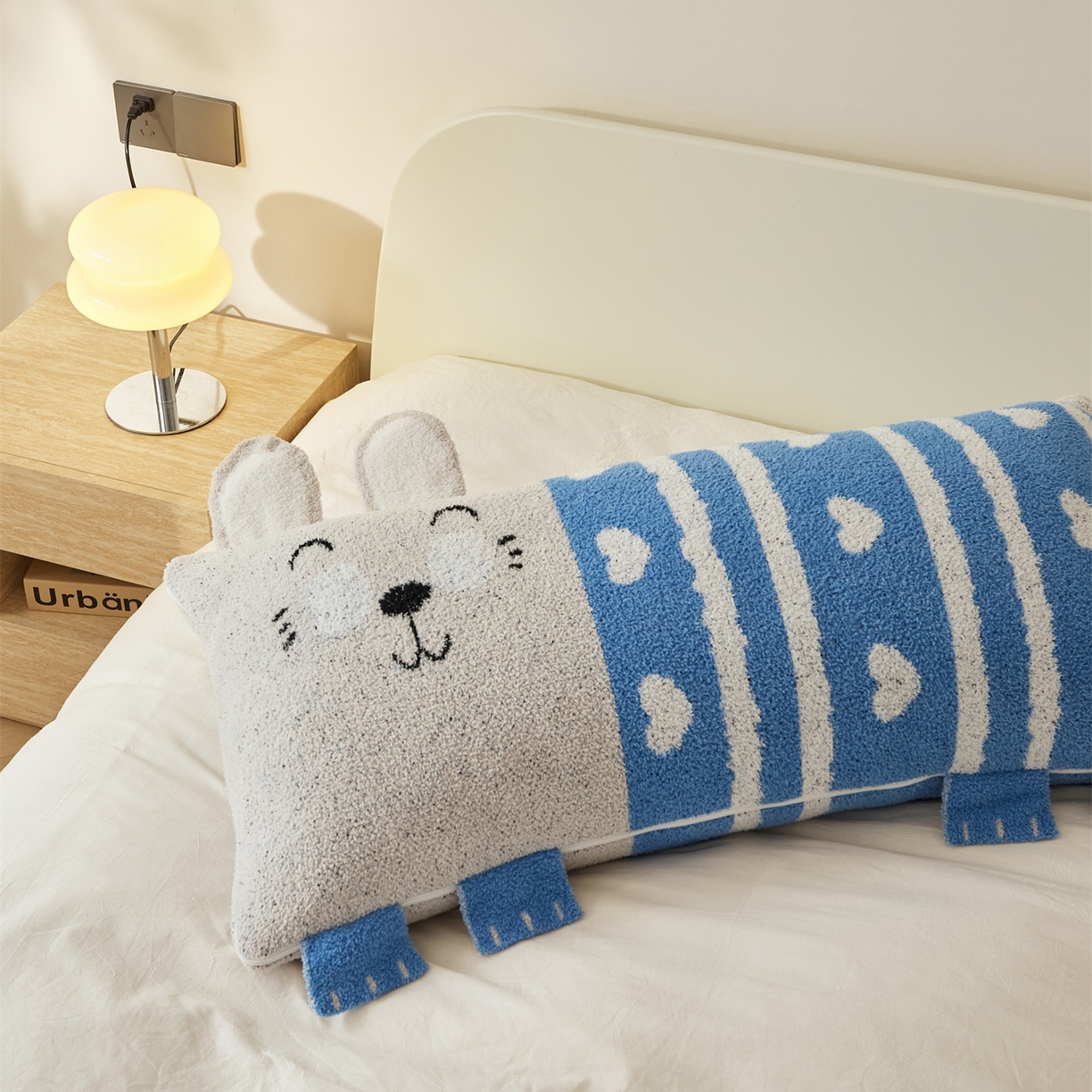 91家纺网 家纺一手货源 找家纺 暖绵绵家纺 2025新款半边绒比丘兔抱枕（最低零售价：153元） 比丘兔-蓝色