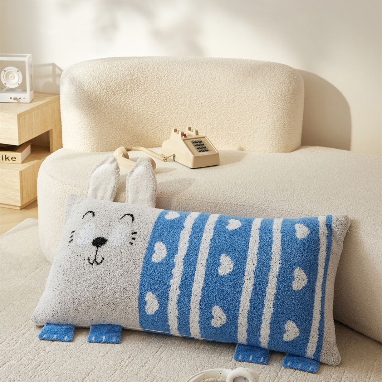 91家纺网 家纺一手货源 找家纺 暖绵绵家纺 2025新款半边绒比丘兔抱枕（最低零售价：153元） 比丘兔-蓝色